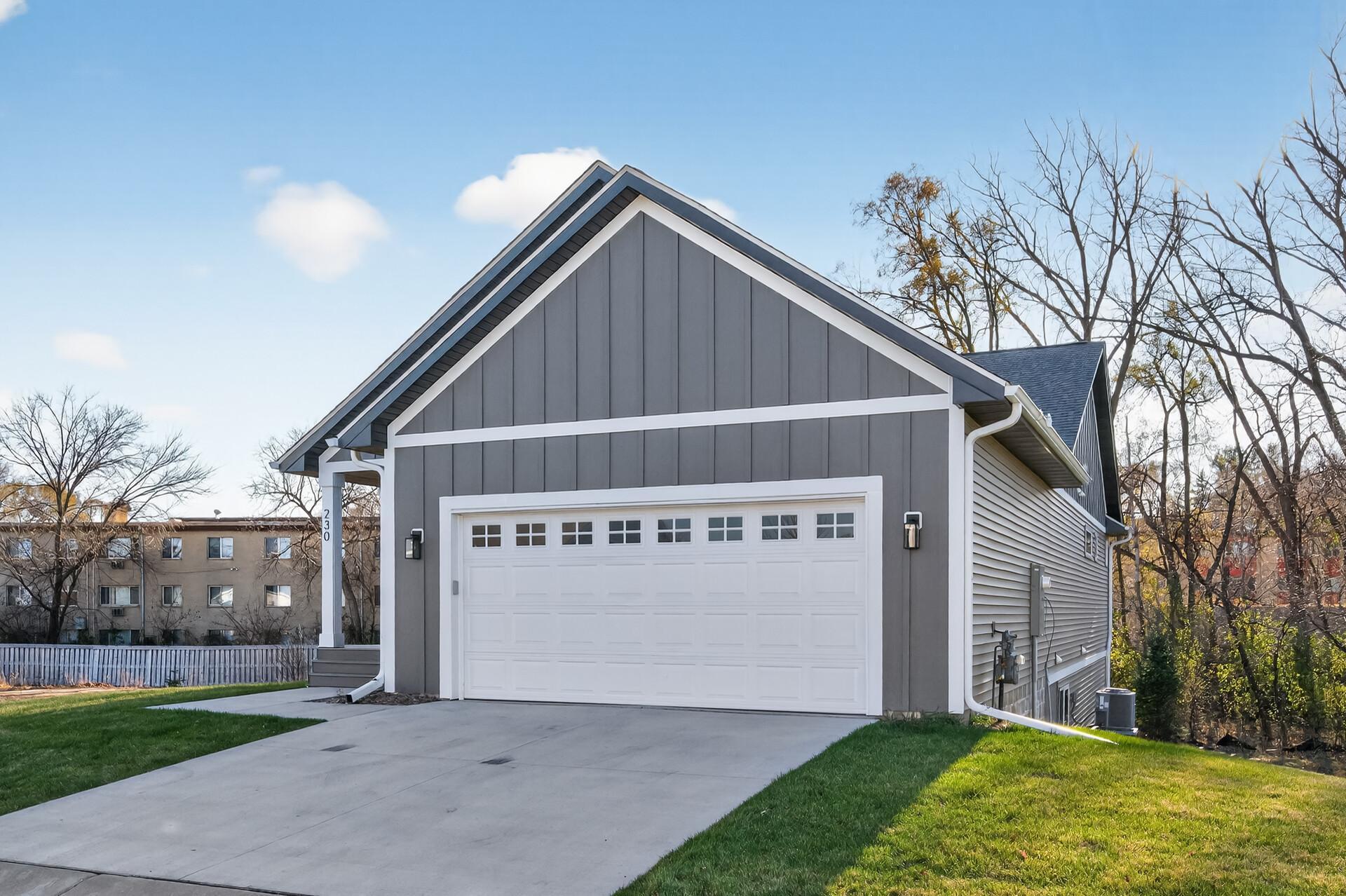 230 Mccarrons Place W