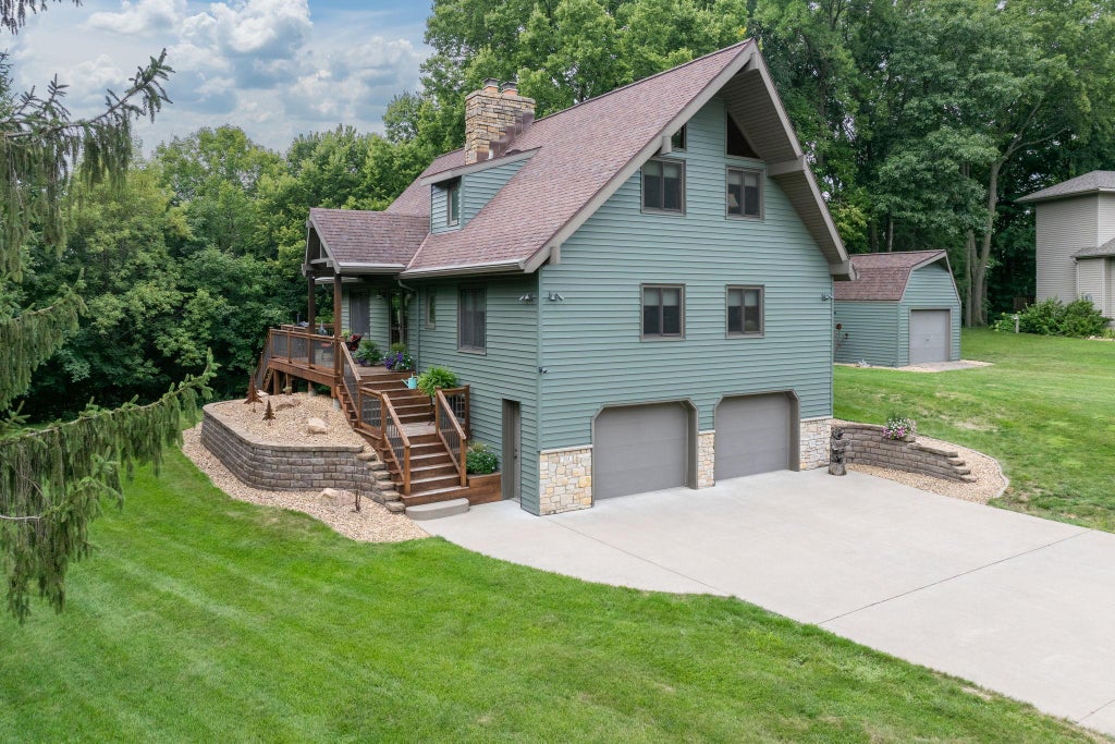 Photo of 314 Meadow Woods Drive, Mankato, MN 56001 (MLS # 7127418)