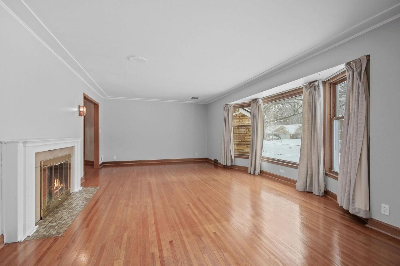 1629 Ridgewood Lane S