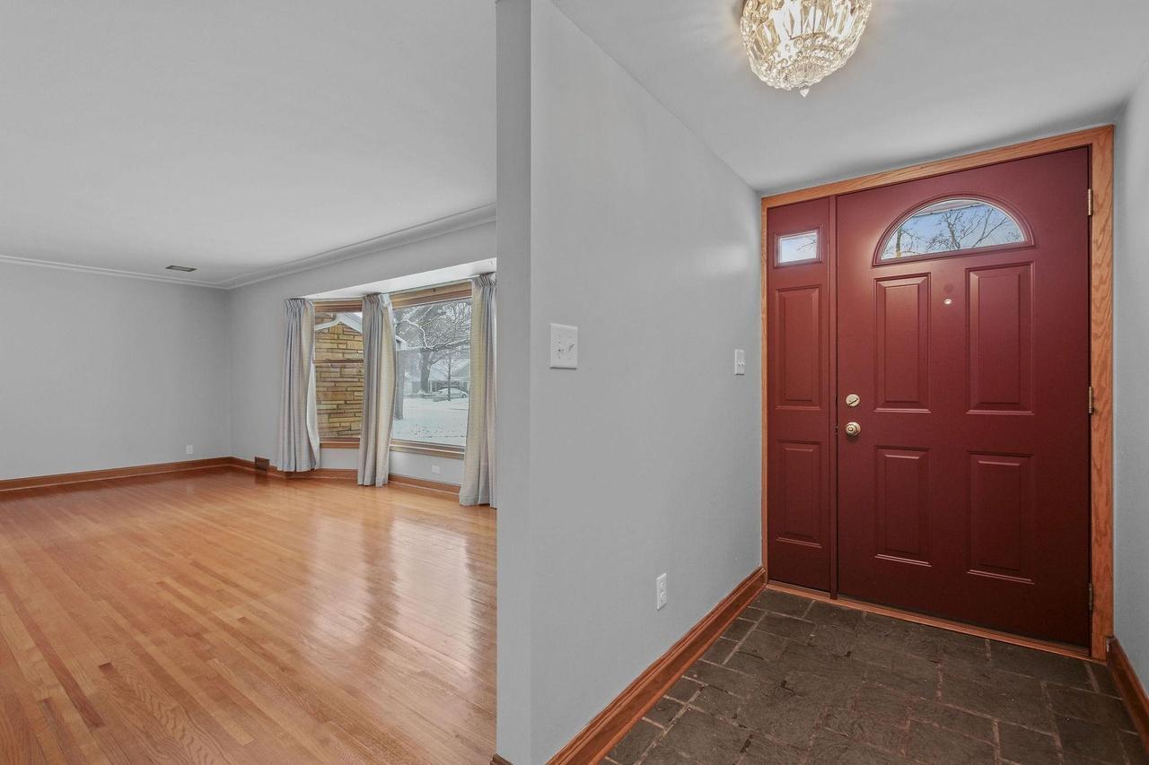 1629 Ridgewood Lane S