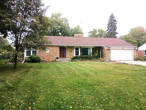 1629 Ridgewood Lane S Roseville MN 55113