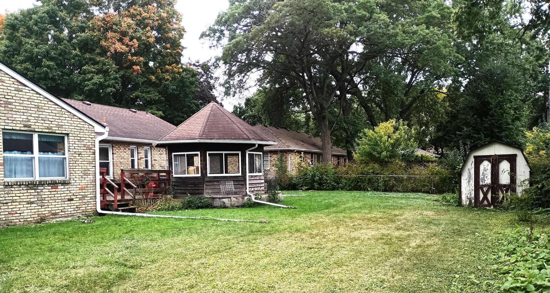 1629 Ridgewood Lane S