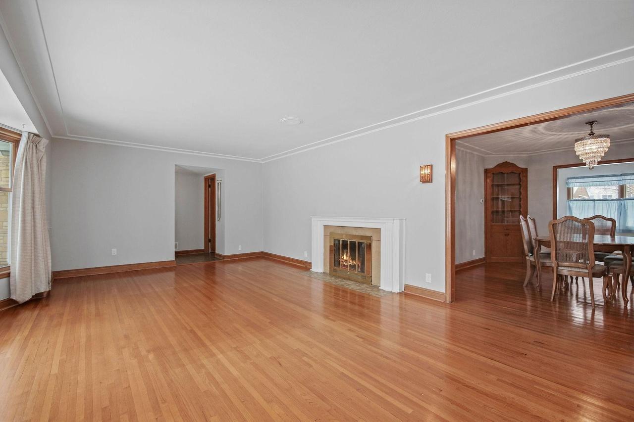 1629 Ridgewood Lane S