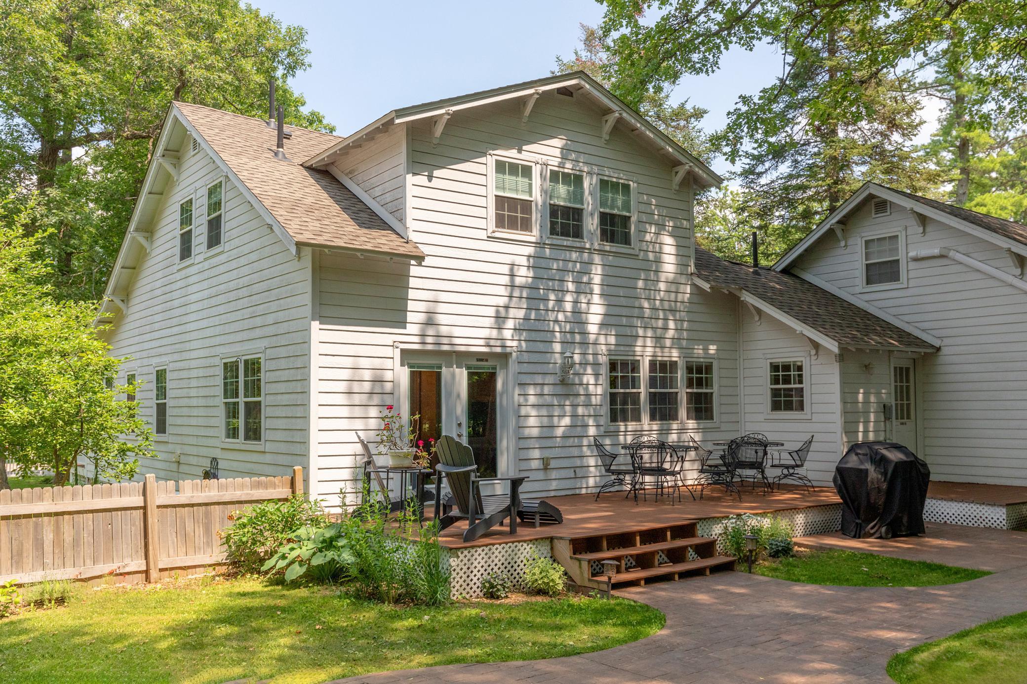 209 Park Avenue W