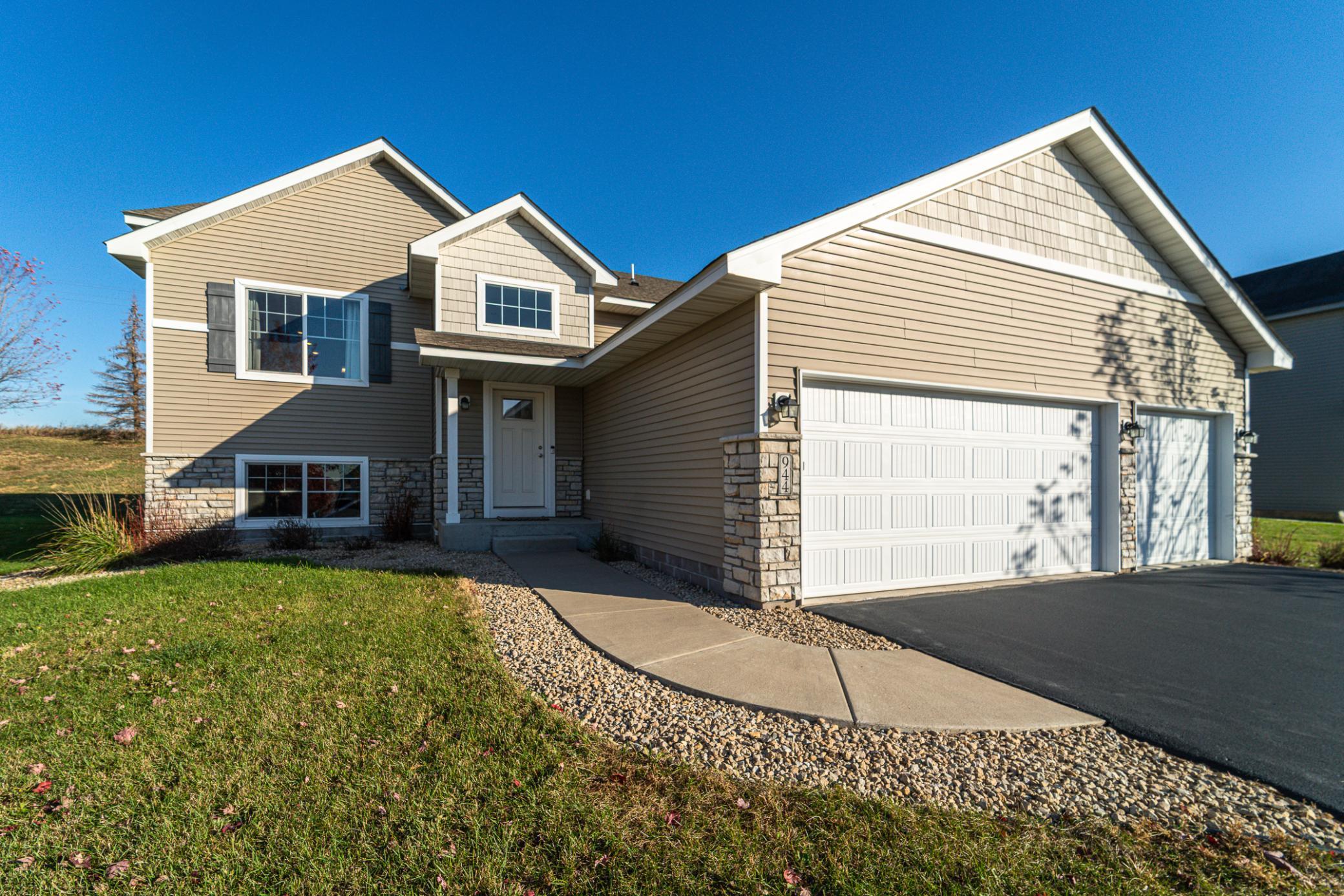 944 Forest Edge Circle