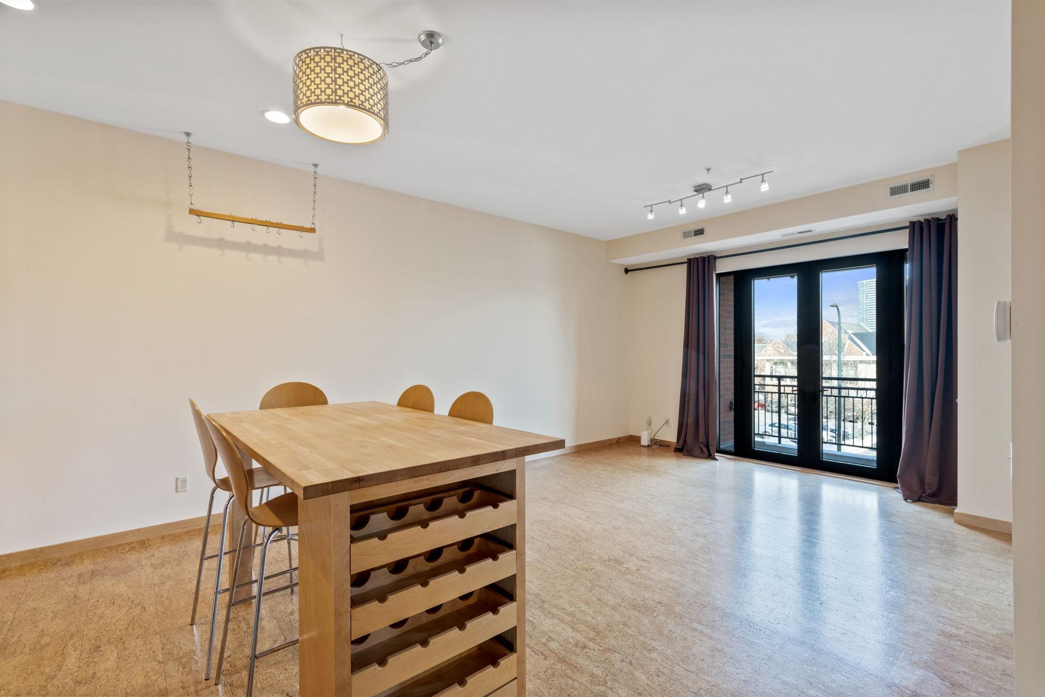 9 W Franklin Avenue 205