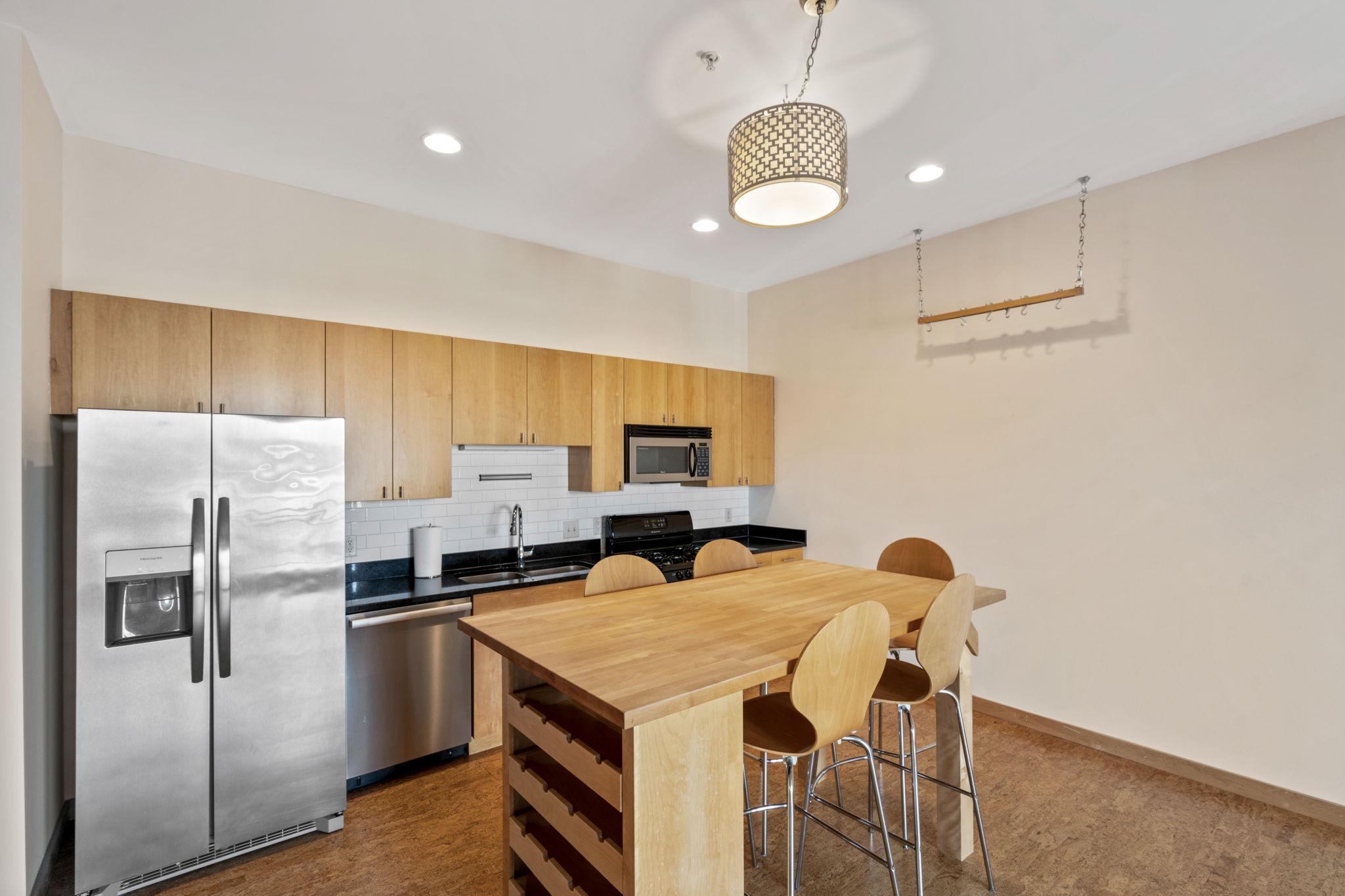 9 W Franklin Avenue 205