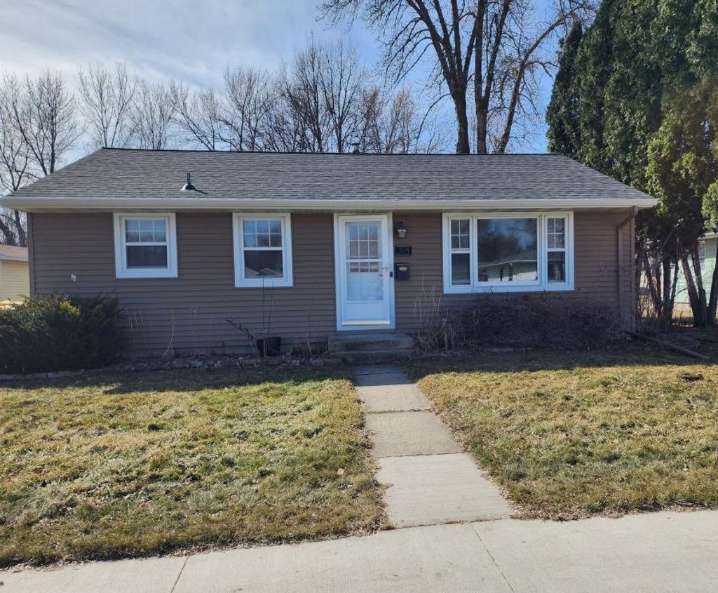 Photo of 704 Irene Avenue, Willmar, MN 56201 (MLS # 7042886)