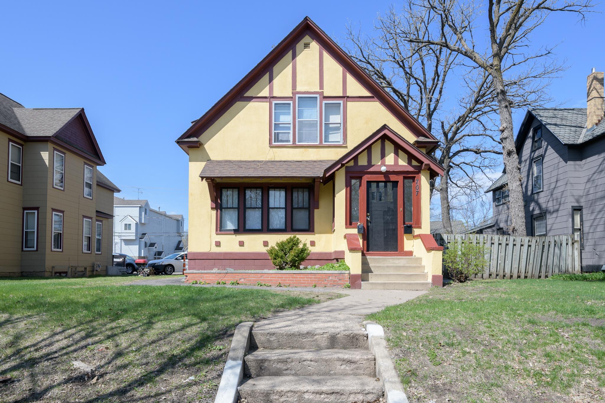 Just a few blocks from Lake George, SCSU & downtown dining and entertainment