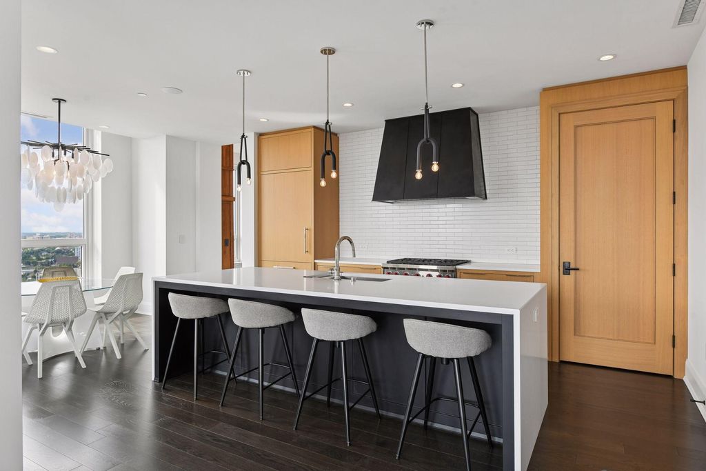 Photo of 1111 W River Parkway #23D, Minneapolis, MN 55415 (MLS # 6796984)