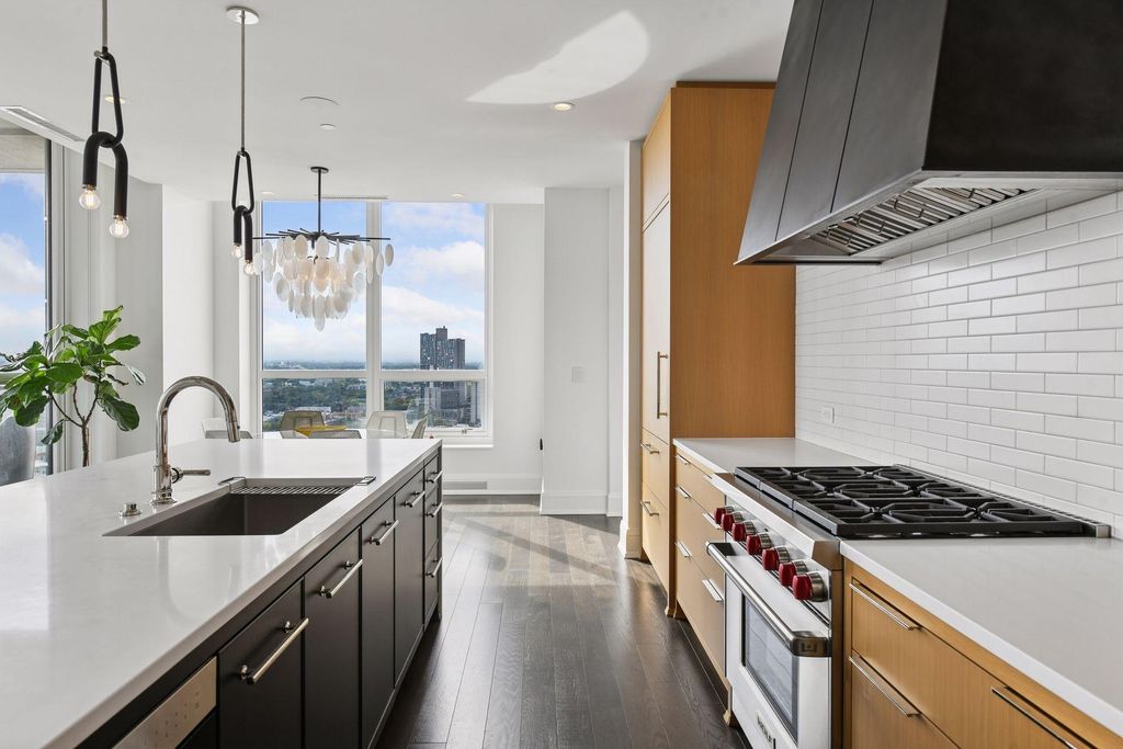 Photo of 1111 W River Parkway #23D, Minneapolis, MN 55415 (MLS # 6796984)