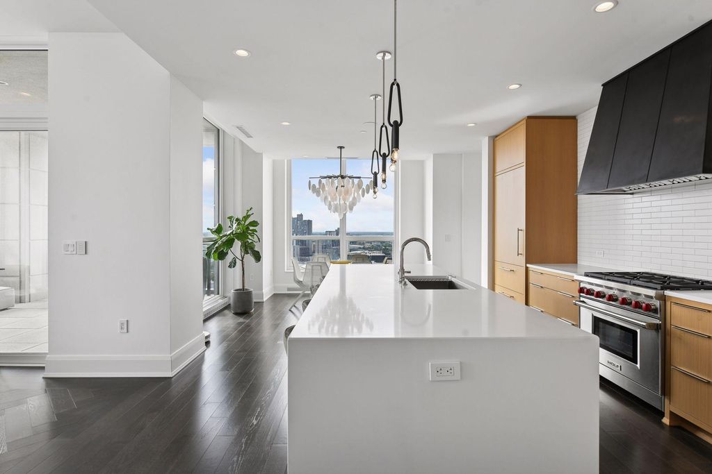 Photo of 1111 W River Parkway #23D, Minneapolis, MN 55415 (MLS # 6796984)