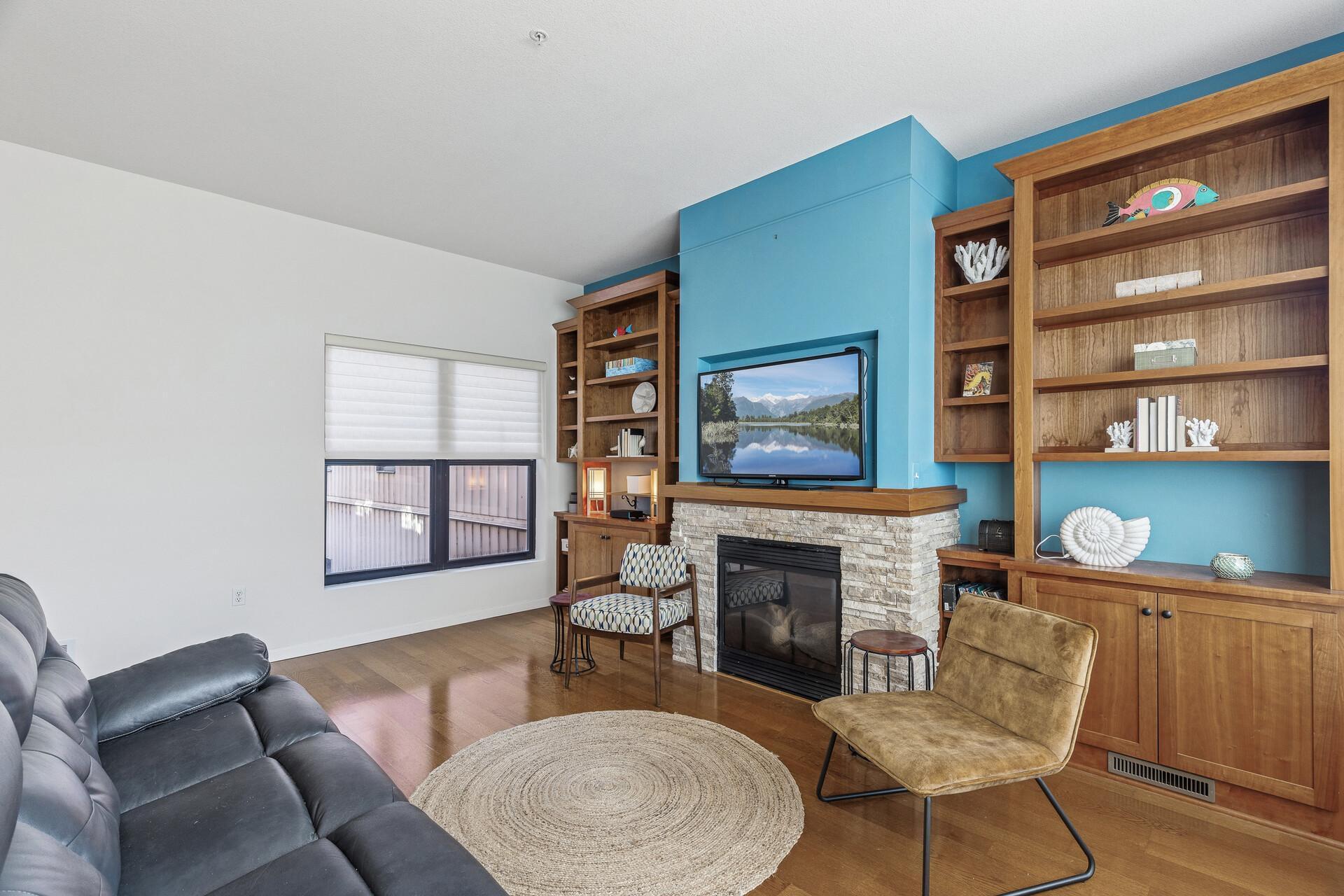 270 4th Street E 401