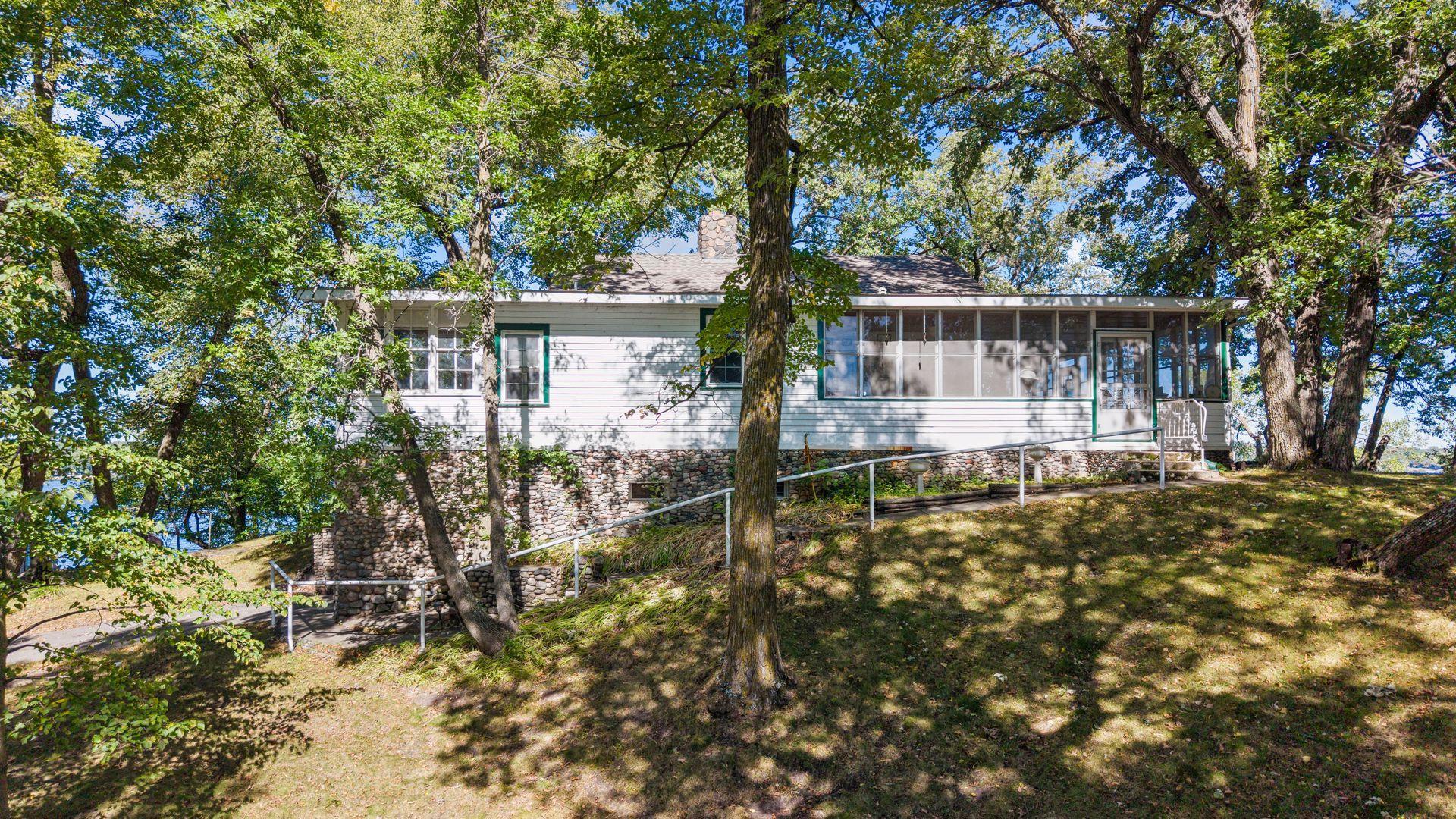 15376 Crestland Road