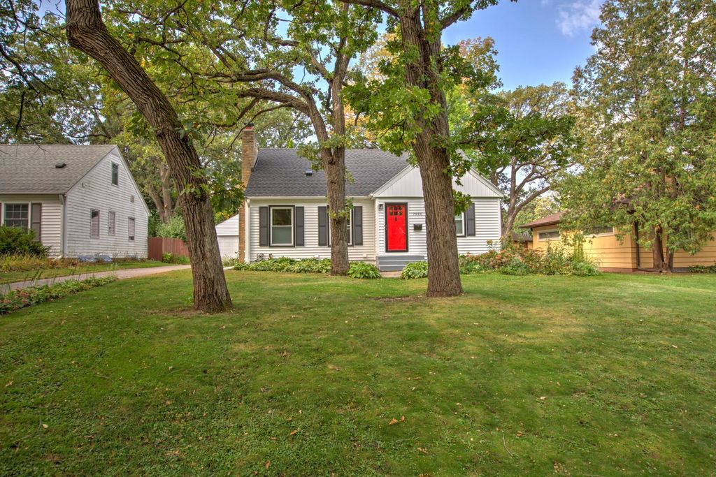 Photo of 7004 Knox Avenue S, Richfield, MN 55423 (MLS # 7001533)