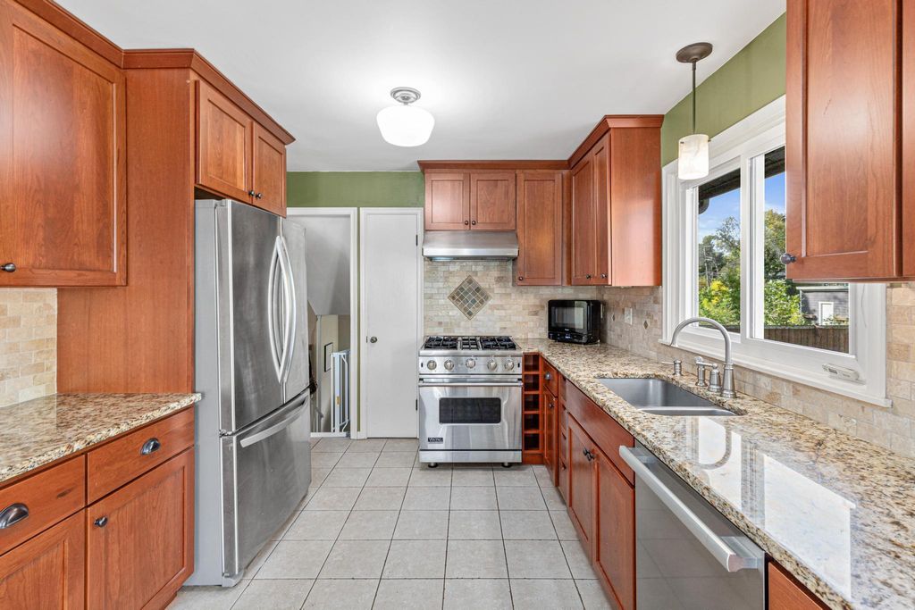 Photo of 425 Ruby Drive, West Saint Paul, MN 55118 (MLS # 7001844)