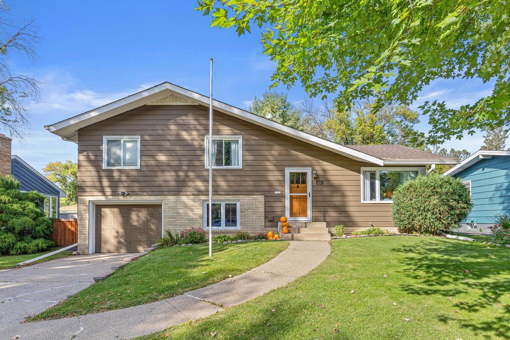 Photo of 425 Ruby Drive, West Saint Paul, MN 55118 (MLS # 7001844)
