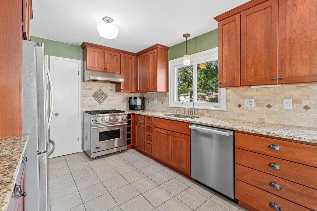 Photo of 425 Ruby Drive, West Saint Paul, MN 55118 (MLS # 7001844)