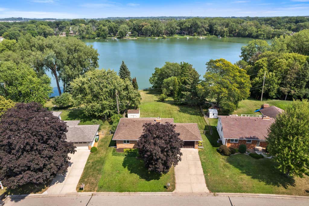 Photo of 1115 Pike Lake Drive, New Brighton, MN 55112 (MLS # 7106430)