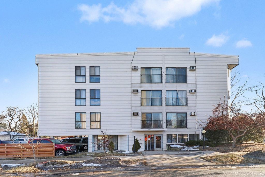 Photo of 925 30th Avenue S #204, Minneapolis, MN 55406 (MLS # 7009781)