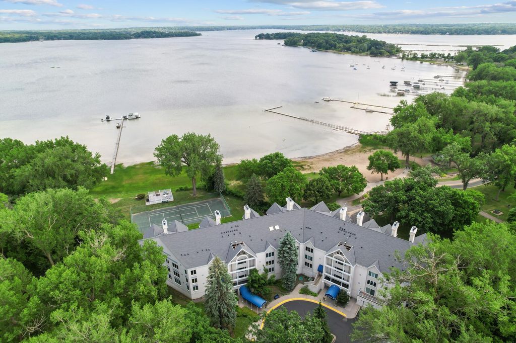 Photo of 5009 Lake Avenue #201, White Bear Lake, MN 55110 (MLS # 6822228)