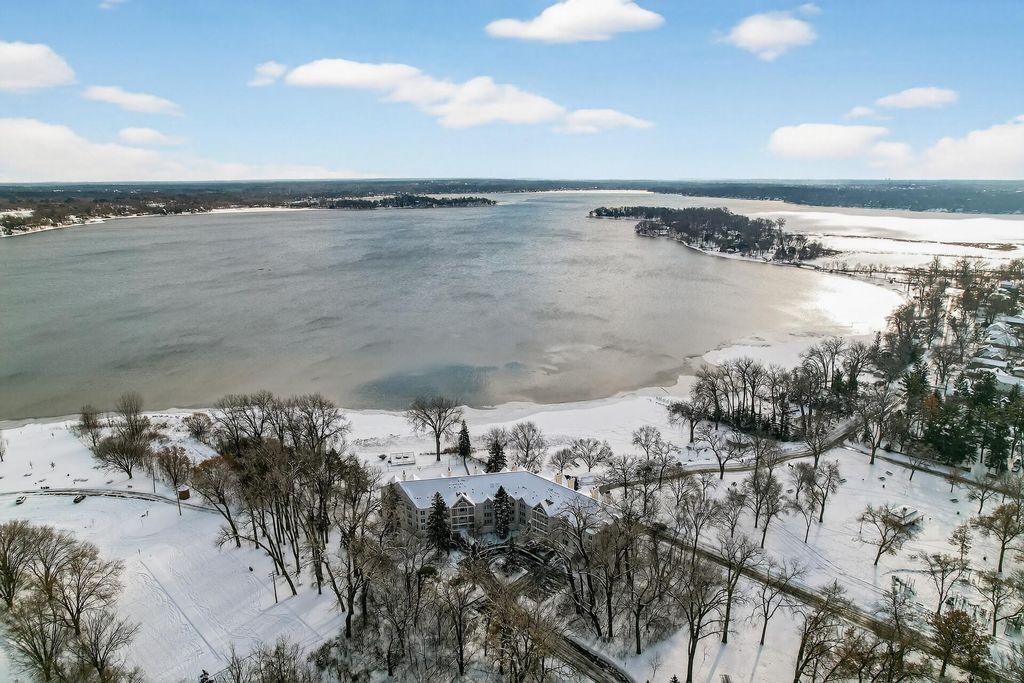 Photo of 5009 Lake Avenue #201, White Bear Lake, MN 55110 (MLS # 6822228)