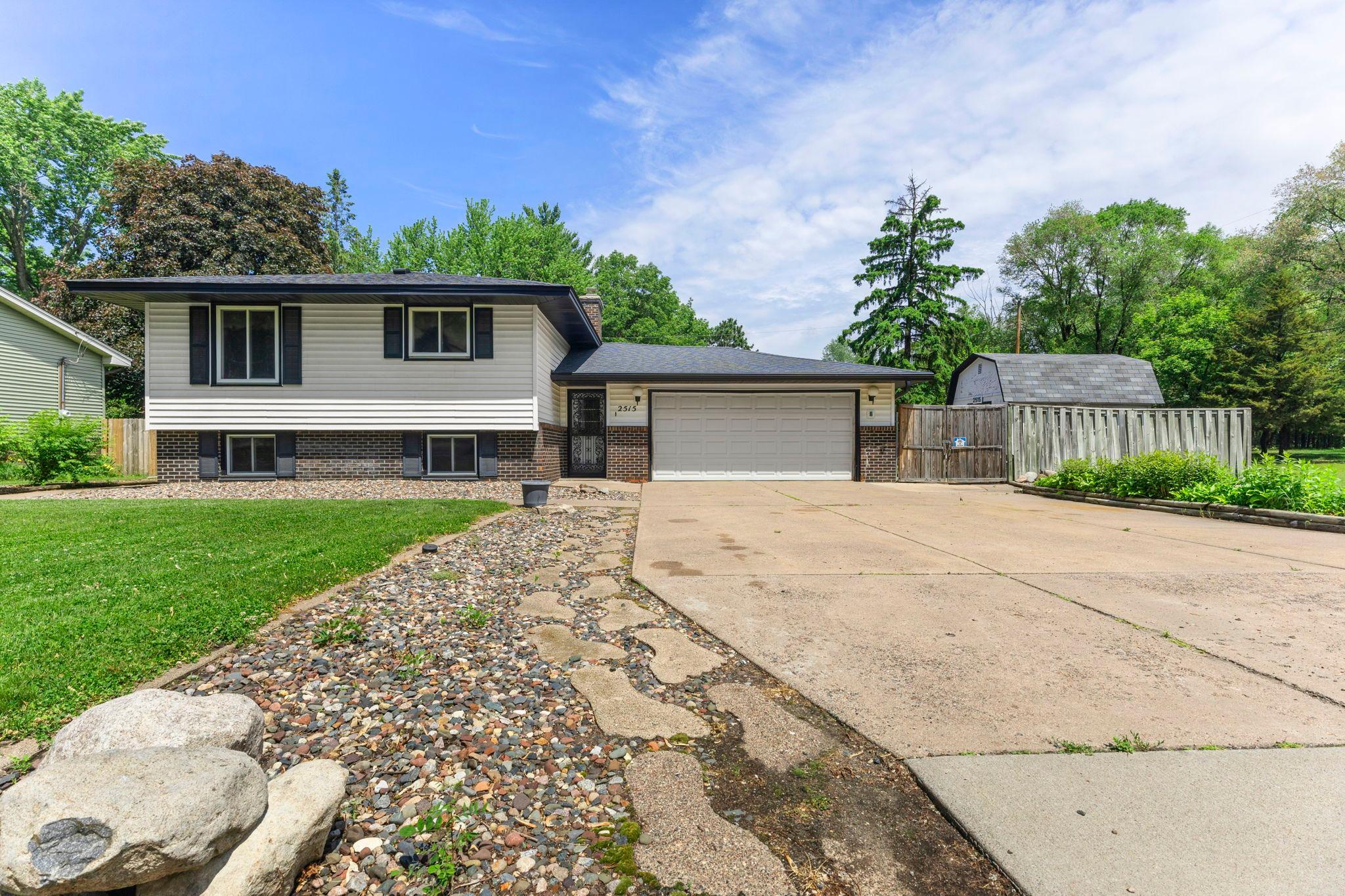 2515 Hillview Road