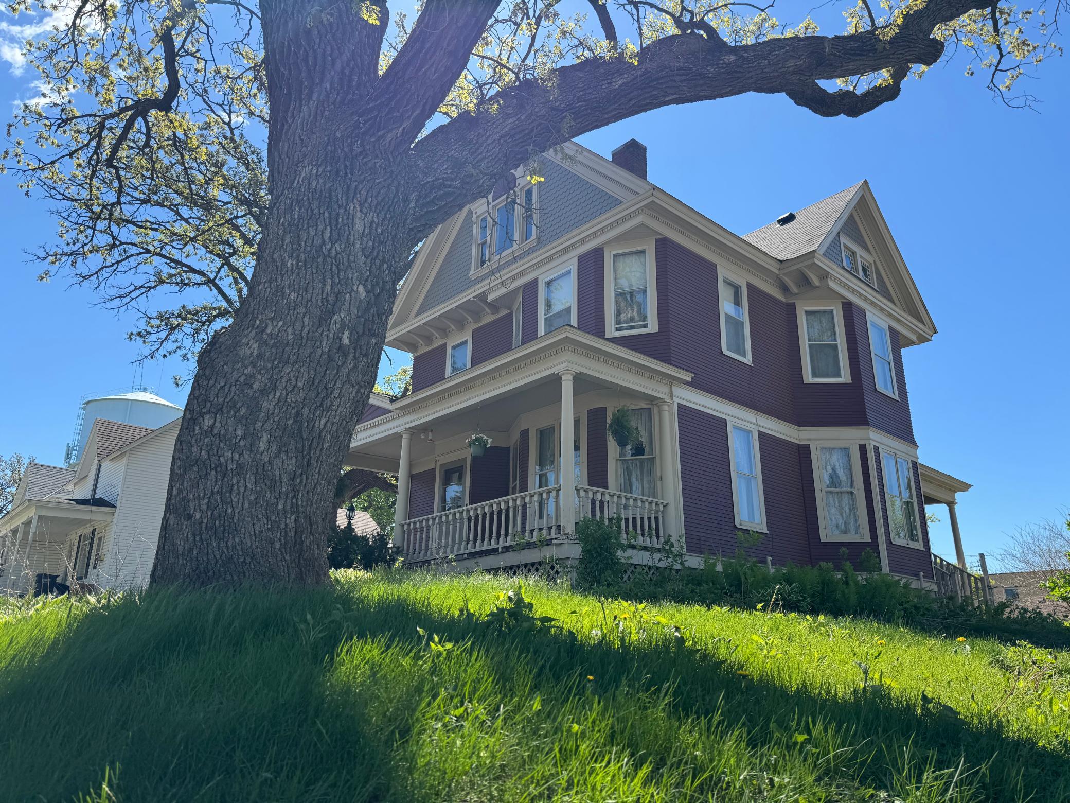 303 E Academy Street