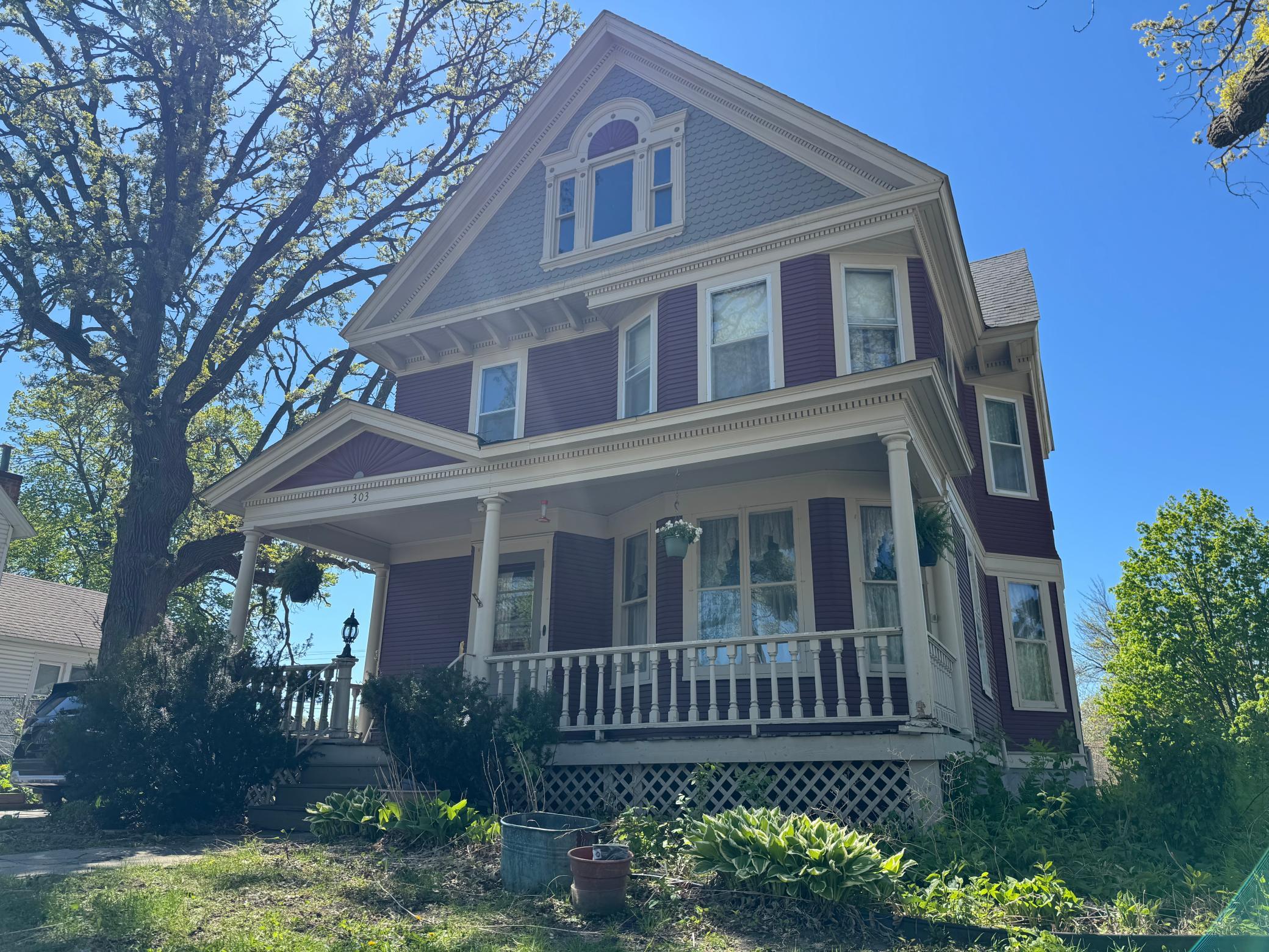 303 E Academy Street