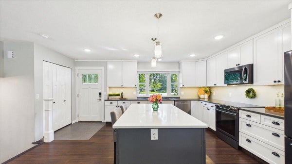 6479 TOMAHAWK TRL, CIRCLE PINES, MN 55014 - Image eb08043bd57308d8d46fd1f0bbbb13d3/3602317258