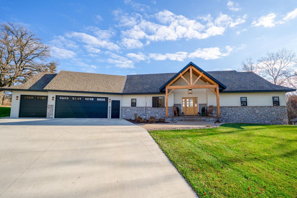 Photo of 131 Pine Street NW, New London, MN 56273 (MLS # 7041883)