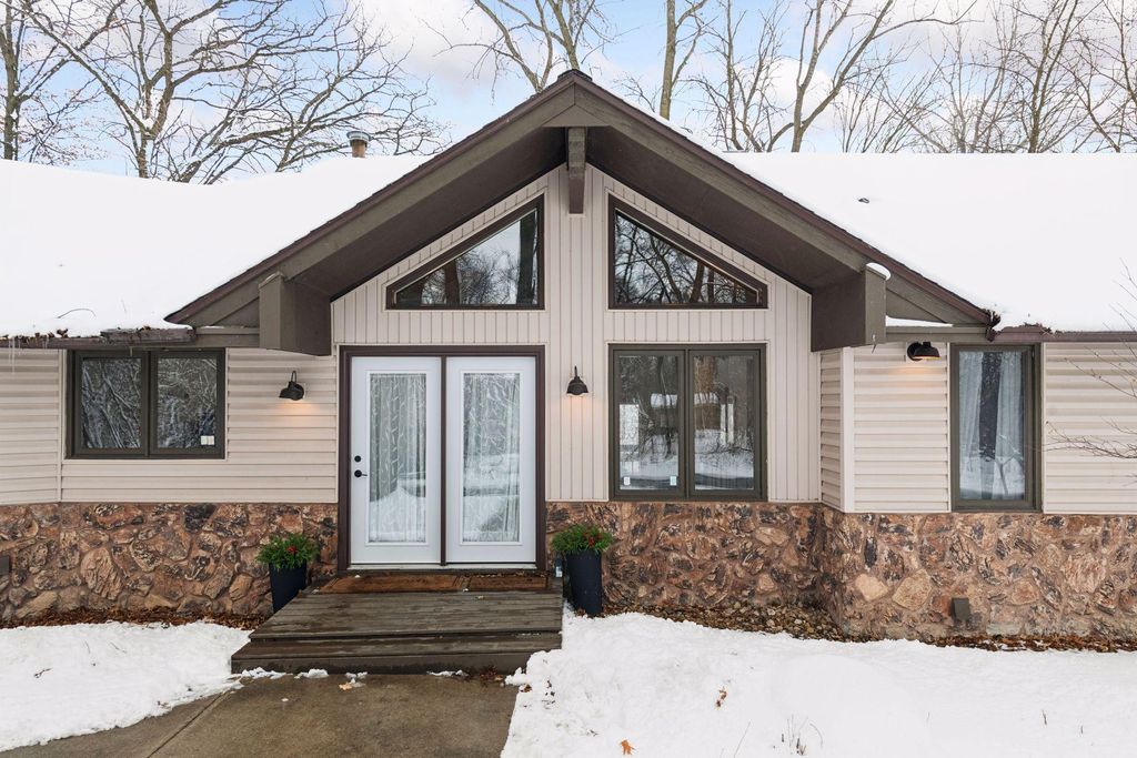 Photo of 16120 Rosemary Lane, Minnetonka, MN 55391 (MLS # 7022344)