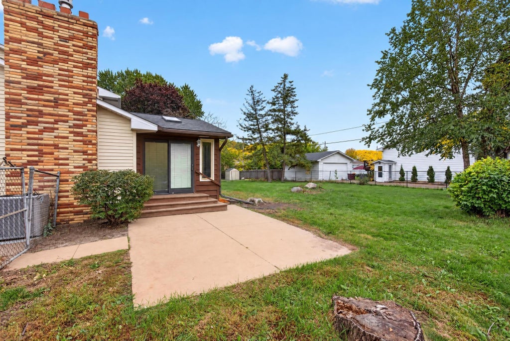 Photo of 162 Emerson Avenue W, West Saint Paul, MN 55118 (MLS # 7159214)