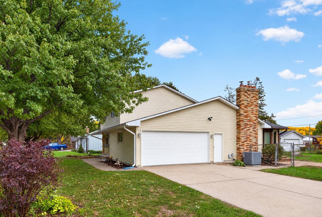 Photo of 162 Emerson Avenue W, West Saint Paul, MN 55118 (MLS # 7159214)