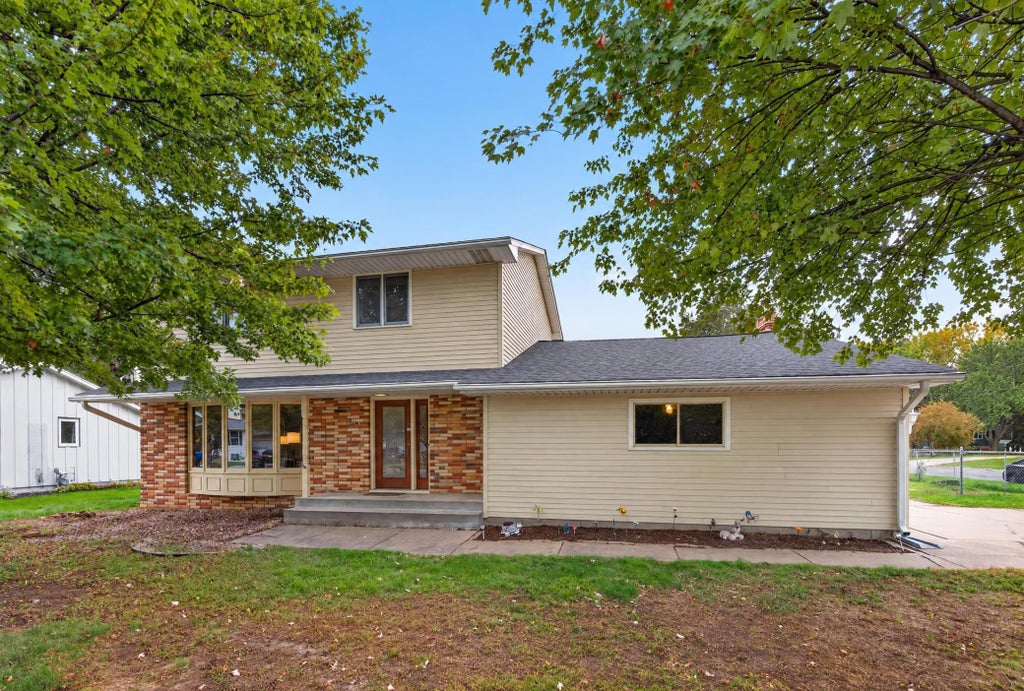 Photo of 162 Emerson Avenue W, West Saint Paul, MN 55118 (MLS # 7159214)