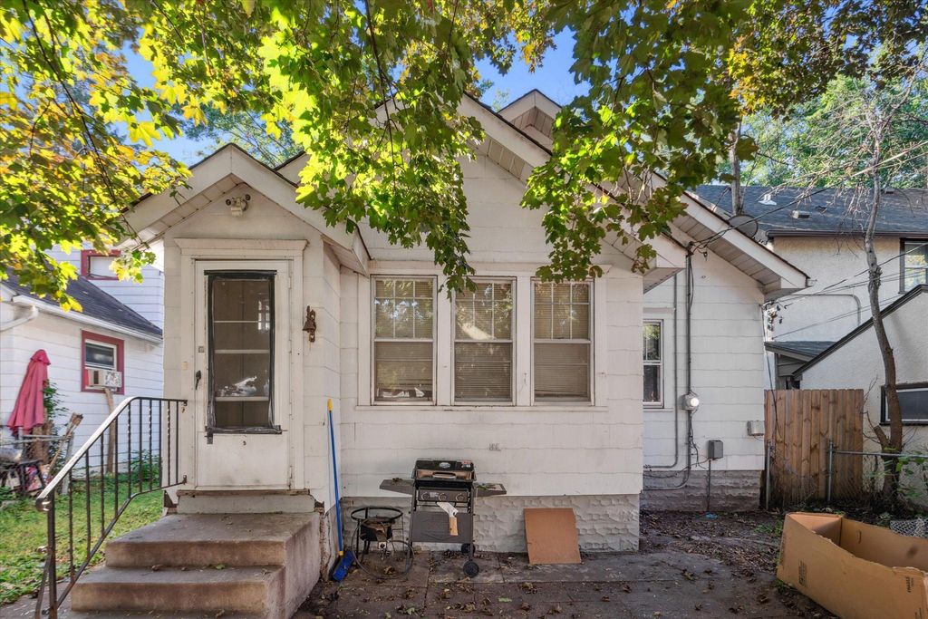 Photo of 1185 Reaney Avenue, Saint Paul, MN 55106 (MLS # 7000587)