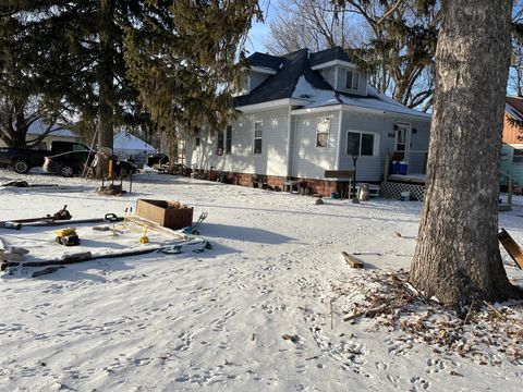 108 N West Street Ceylon MN 56121