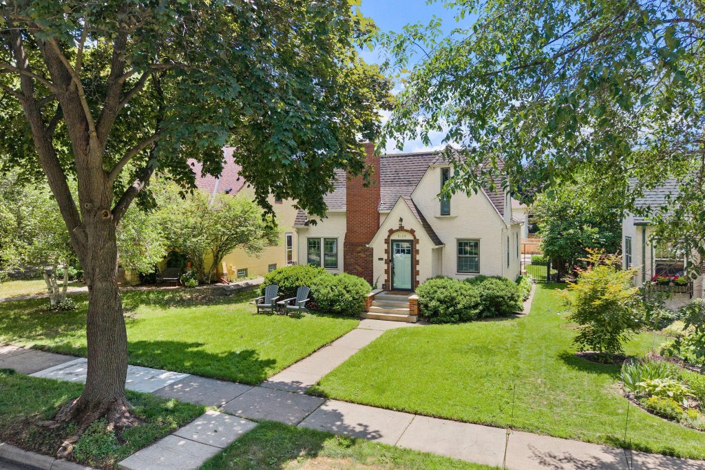 Photo of 2128 Juno Avenue, Saint Paul, MN 55116 (MLS # 7094989)