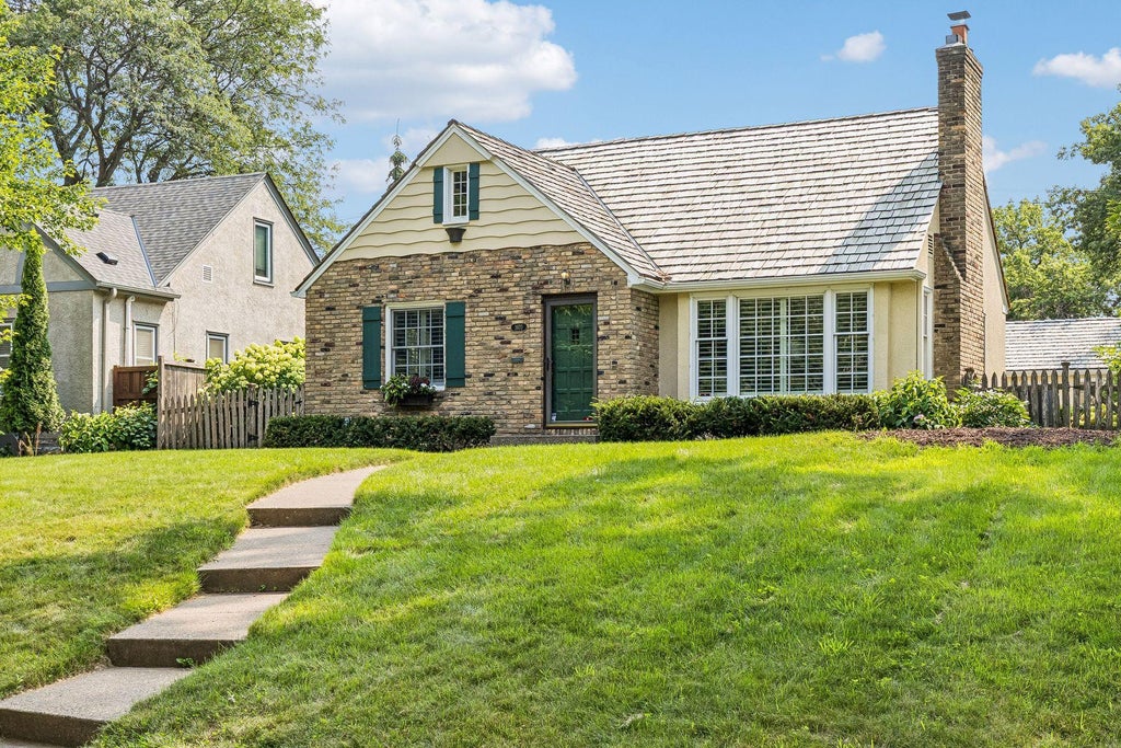 Photo of 1970 Norfolk Avenue, Saint Paul, MN 55116 (MLS # 7114650)