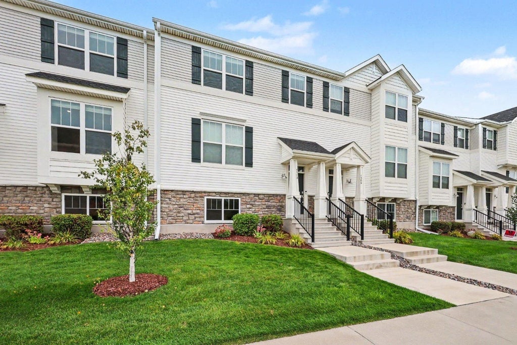 Photo of 7508 38th Street N, Oakdale, MN 55128 (MLS # 7159819)