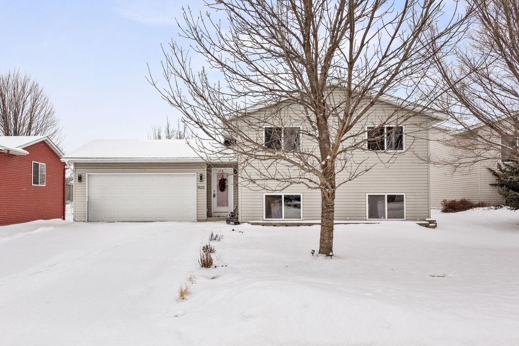 Photo of 905 7th Avenue NW, Hutchinson, MN 55350 (MLS # 7012254)