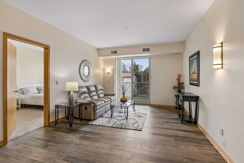 Photo of 2900 University Avenue SE #305, Minneapolis, MN 55414 (MLS # 7046882)