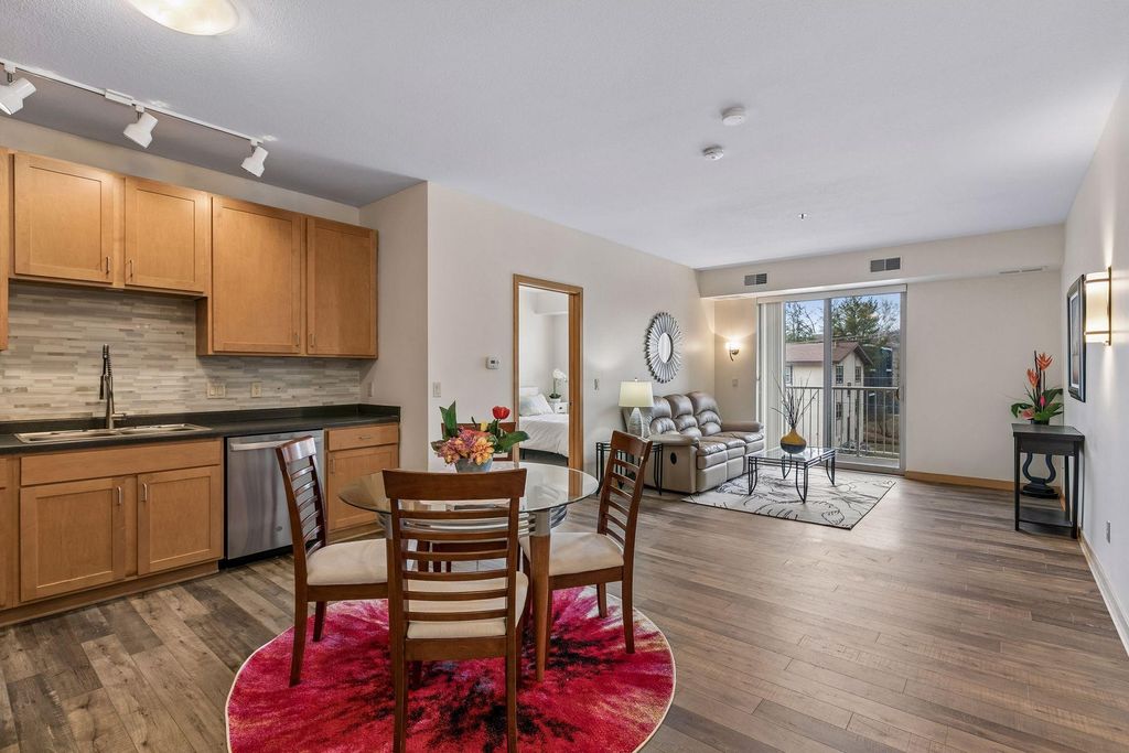 Photo of 2900 University Avenue SE #305, Minneapolis, MN 55414 (MLS # 7046882)