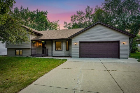 Photo of 330 NW Shady Ridge Road NW, Hutchinson, MN 55350 (MLS # 7131766)