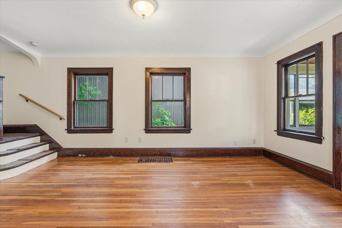 399 Curtice Street E