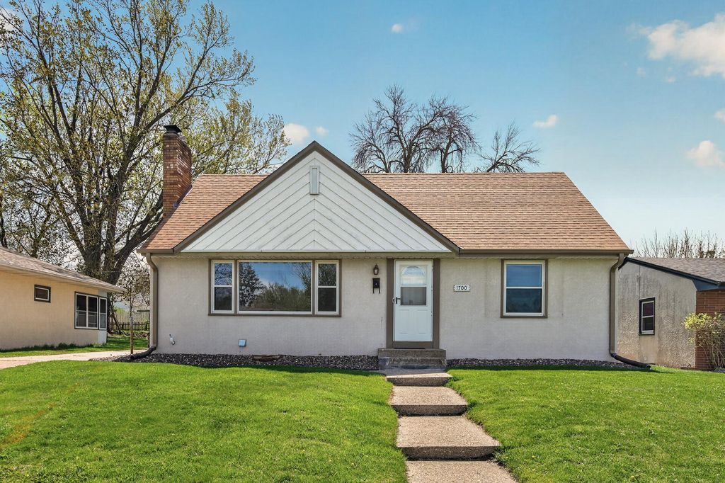 Photo of 1700 Cottage Avenue E, Saint Paul, MN 55106 (MLS # 7041060)