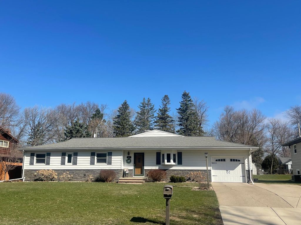 Photo of 207 E Hollett Street, Tracy, MN 56175 (MLS # 7050035)