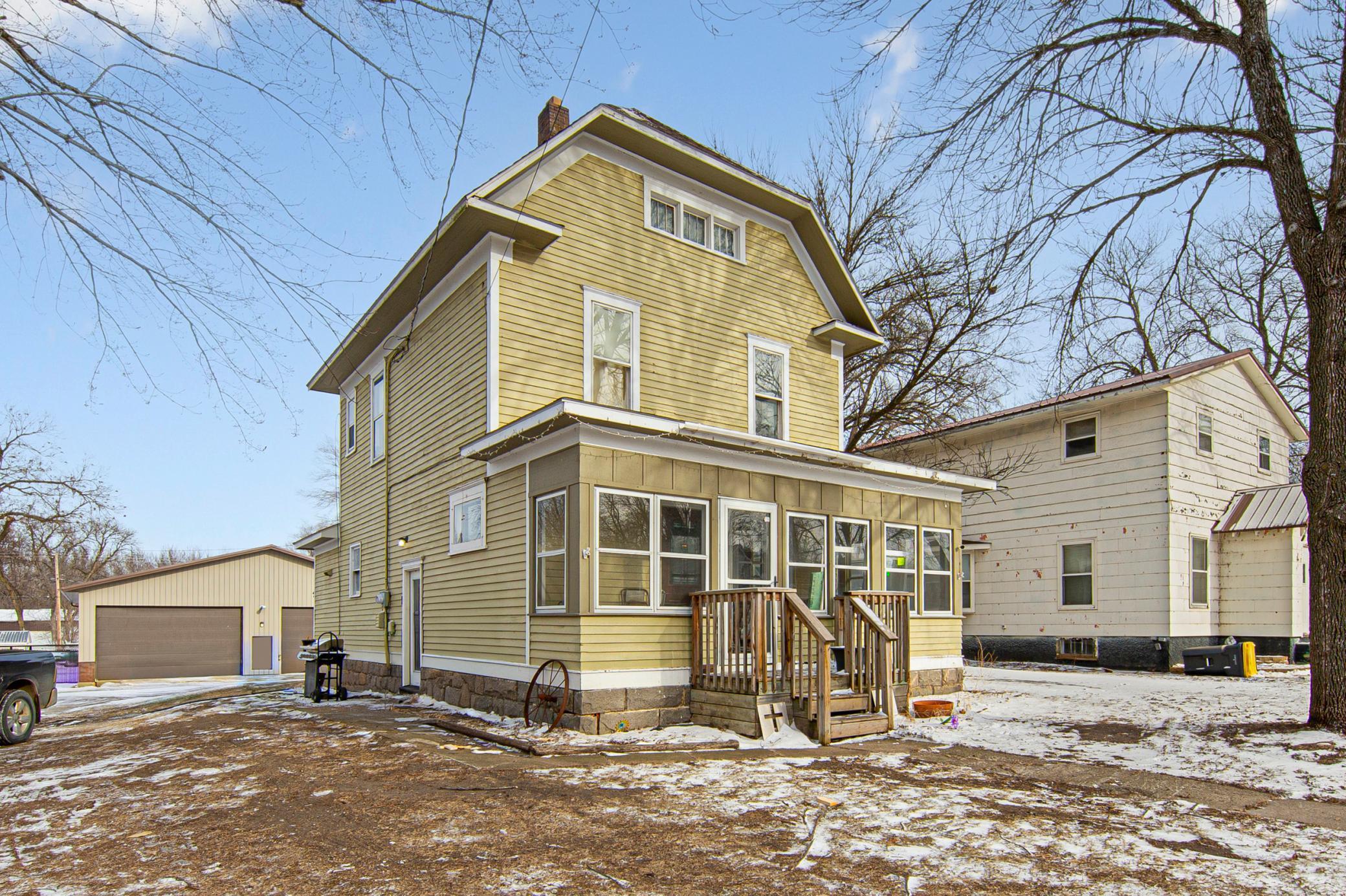 215 Front Street E