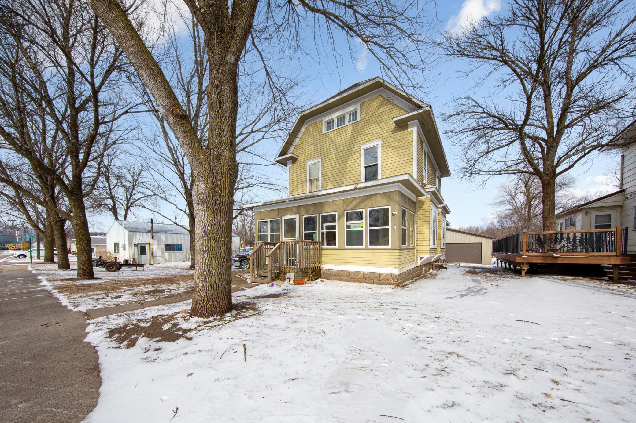 215 Front Street E