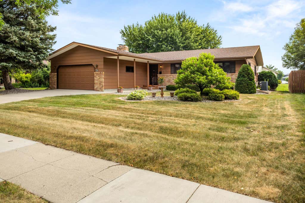 Photo of 3631 Par Street N, Fargo, ND 58102 (MLS # 7117504)
